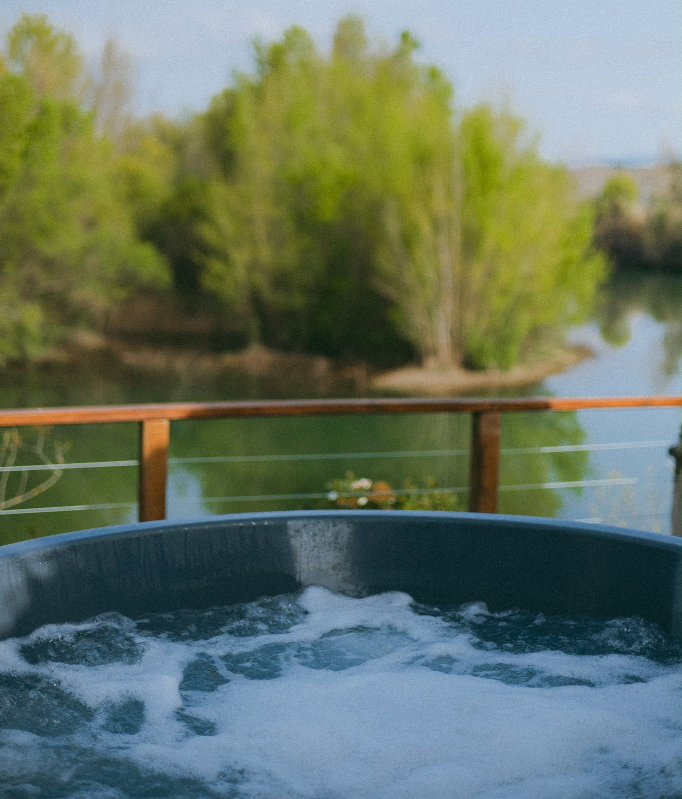 Bain chaud face à la rivière, Les Terrasses de Bélarga